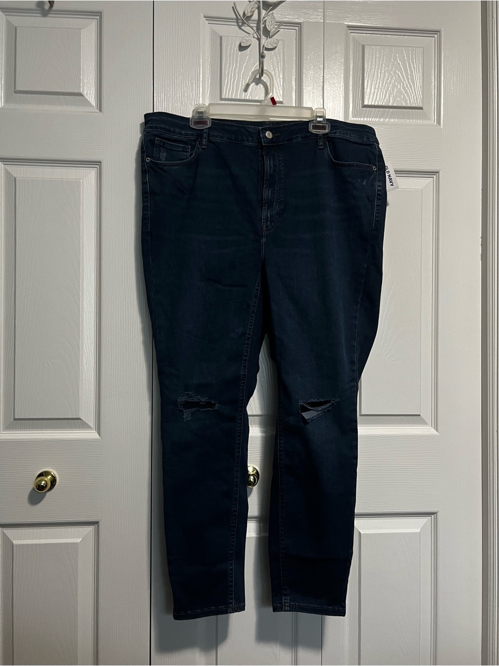 Old Navy Women's Extra High Waisted Rockstar Skinny Jeans with Knee Rips